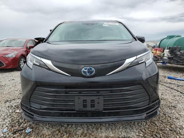 2021 Toyota Sienna LE