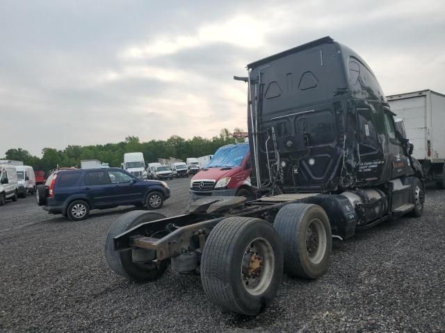 2019 Freightliner Cascadia 126