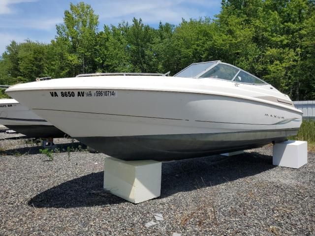 2000 Maxum Boat