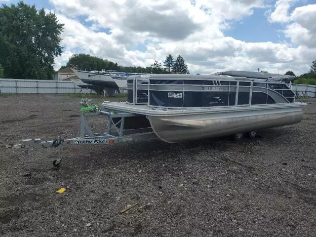 2021 Bennington Marine Pontoon