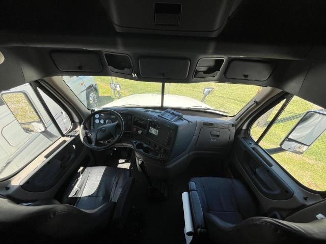 2012 Freightliner Cascadia 125