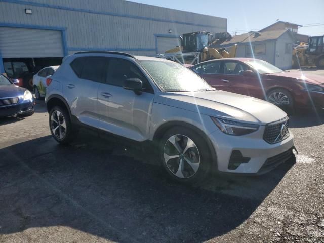 2024 Volvo XC40 Core