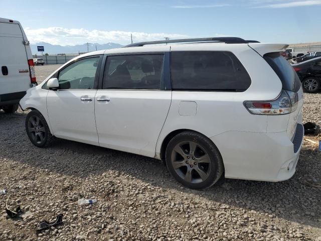 2015 Toyota Sienna Sport