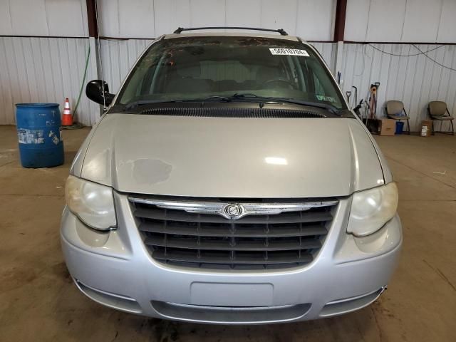 2005 Chrysler Town & Country Touring