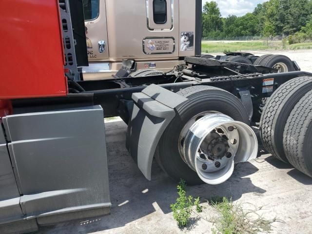 2020 Freightliner Cascadia 126