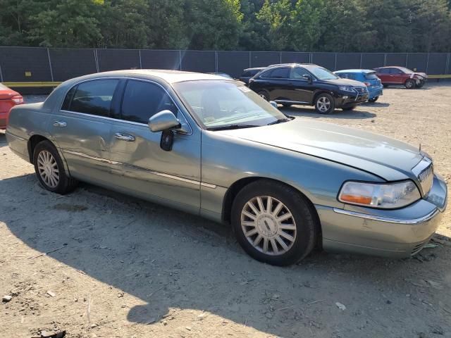 2005 Lincoln Town Car Signature Limited