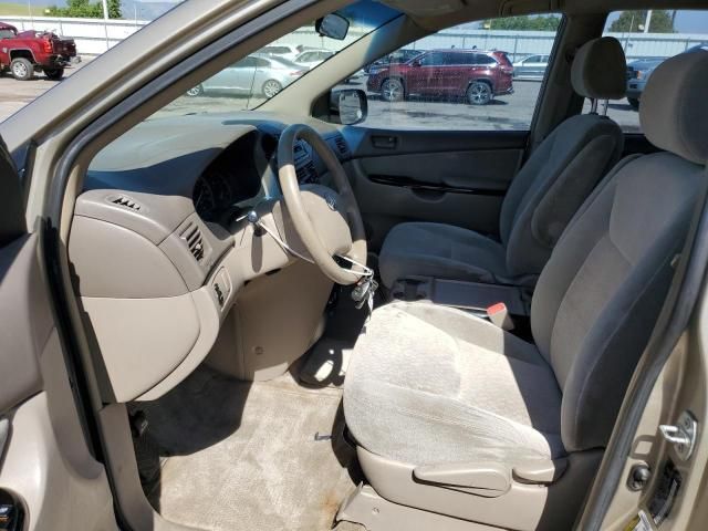 2005 Toyota Sienna CE