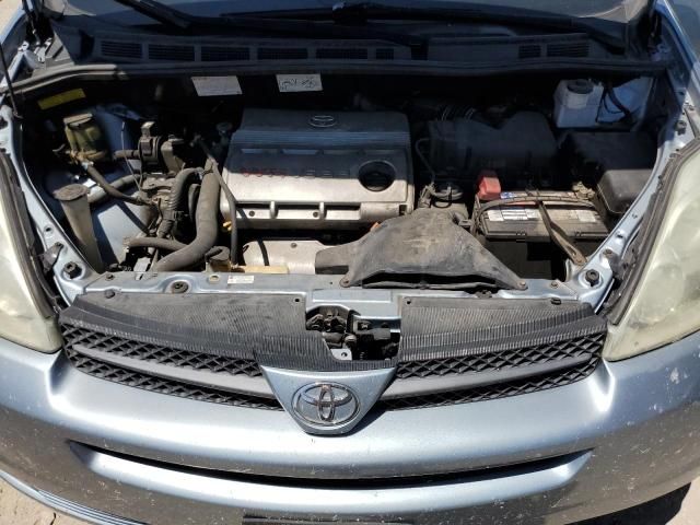 2005 Toyota Sienna XLE