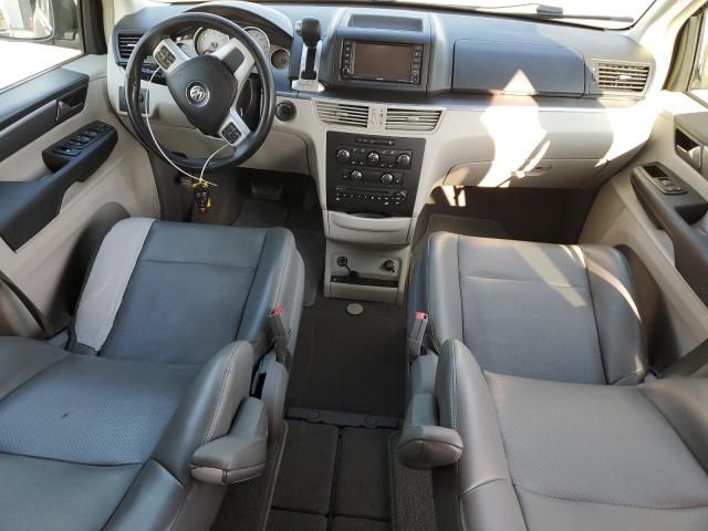 2013 Volkswagen Routan SE