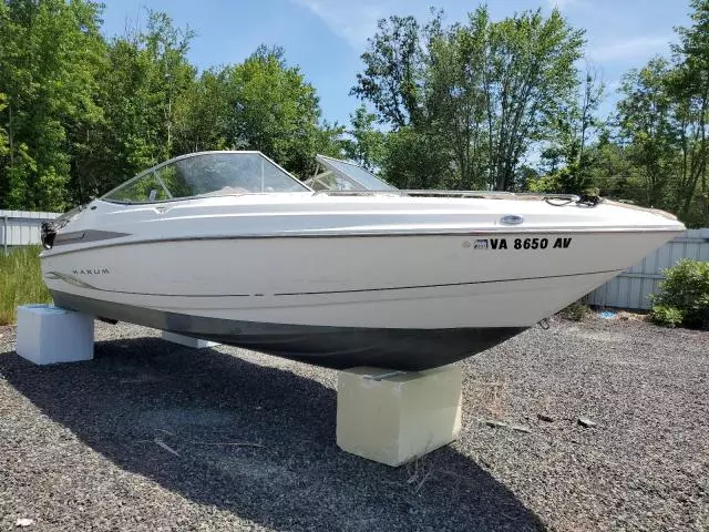 2000 Maxum Boat