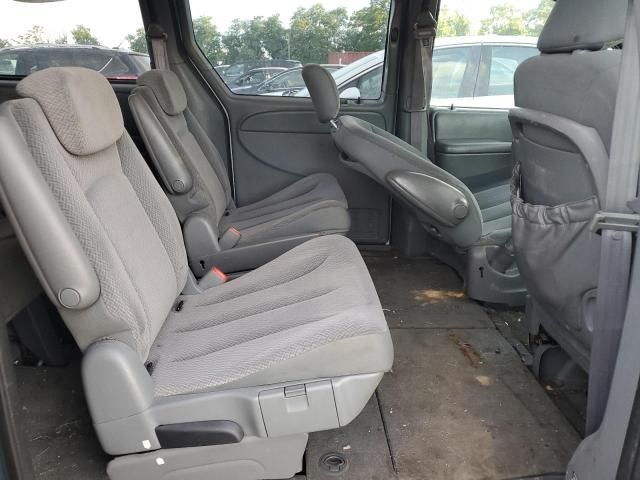 2005 Chrysler Town & Country LX