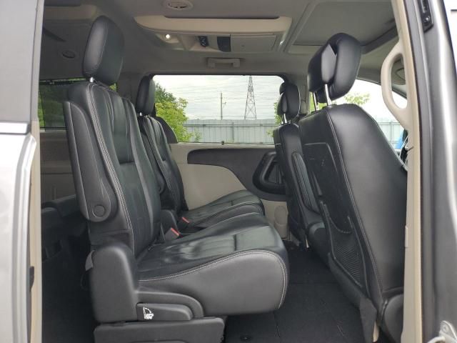 2014 Chrysler Town & Country Touring L