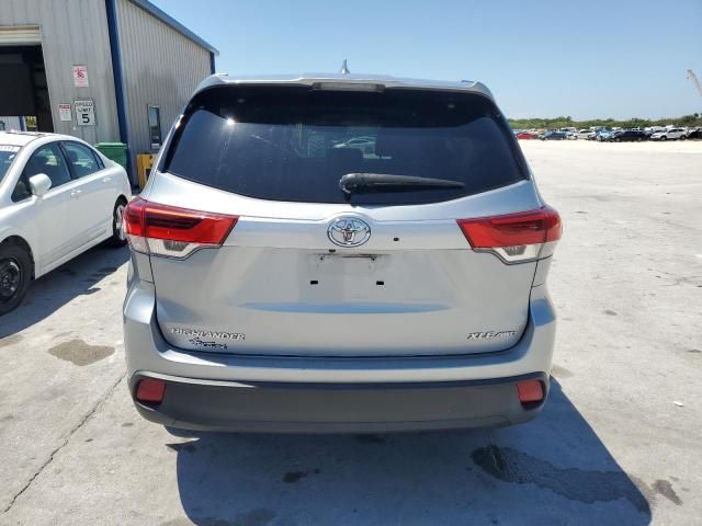 2017 Toyota Highlander SE