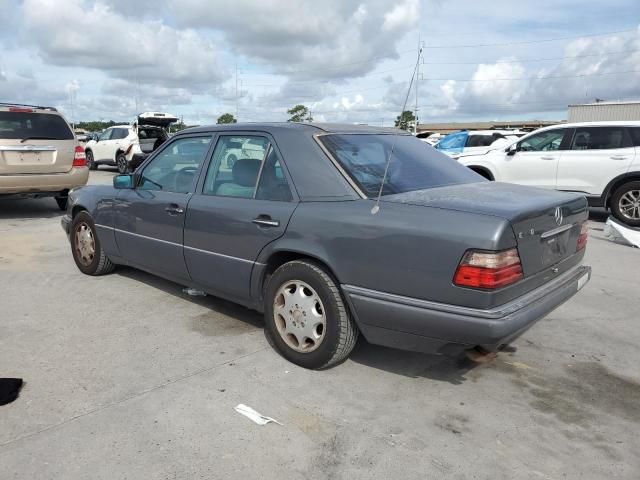 1995 Mercedes-Benz E 320 Base