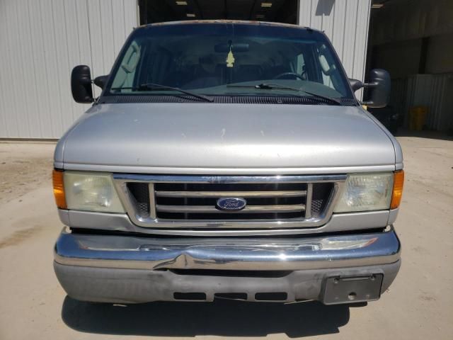 2004 Ford Econoline E350 Super Duty Wagon