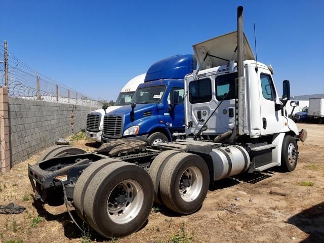 2016 Freightliner Cascadia 113