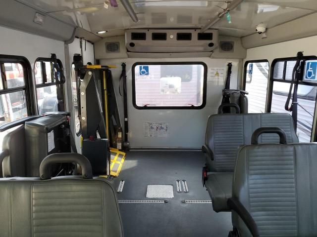 2019 Ford Econoline E450 Super Duty Cutaway Van