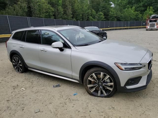 2020 Volvo V60 Cross Country T5 Momentum