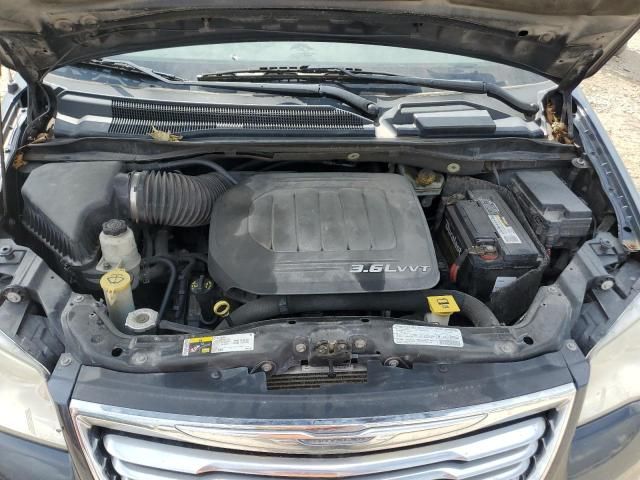 2013 Chrysler Town & Country Touring L