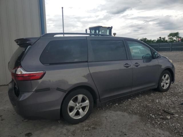 2017 Toyota Sienna LE