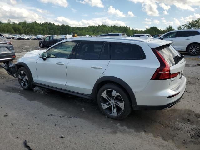 2020 Volvo V60 Cross Country T5 Momentum