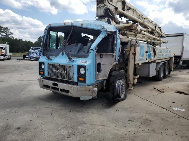 2004 Mack 600 MR600