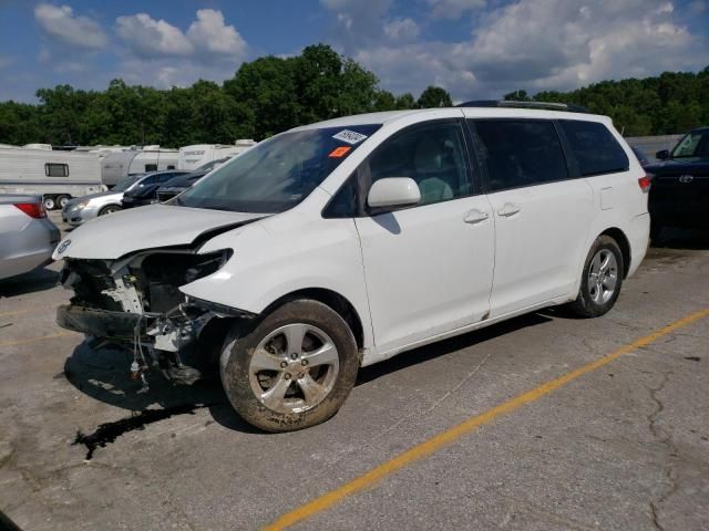 2013 Toyota Sienna LE