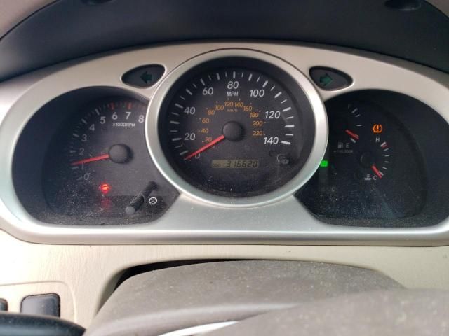 2004 Toyota Highlander Base