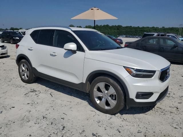 2021 Volvo XC40 T5 Momentum