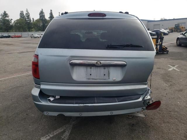 2005 Chrysler Town & Country Limited