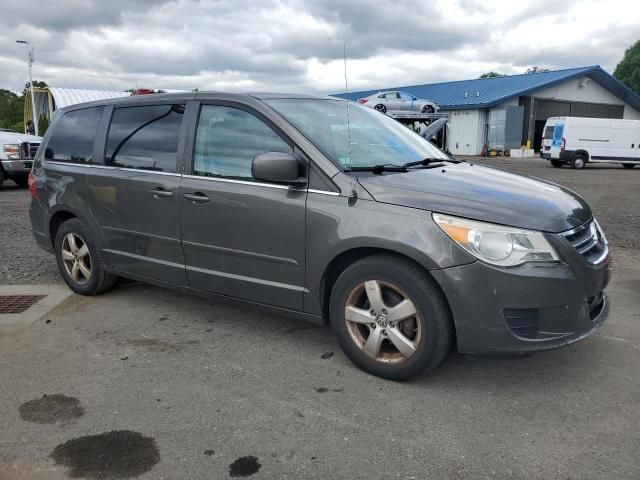 2010 Volkswagen Routan SE