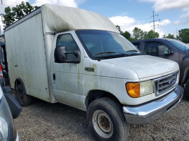 2005 Ford Econoline E350 Super Duty Cutaway Van