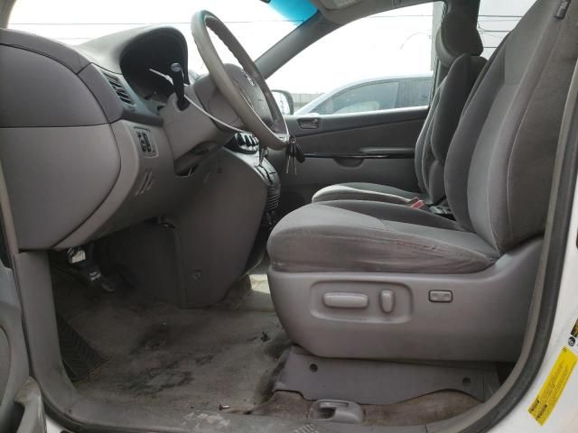 2005 Toyota Sienna CE