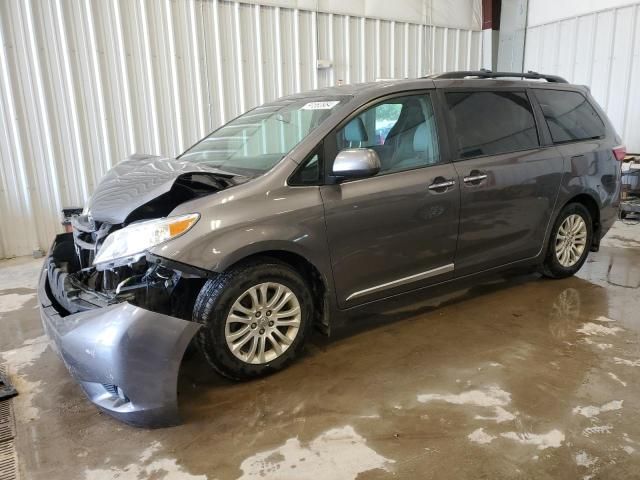 2017 Toyota Sienna XLE