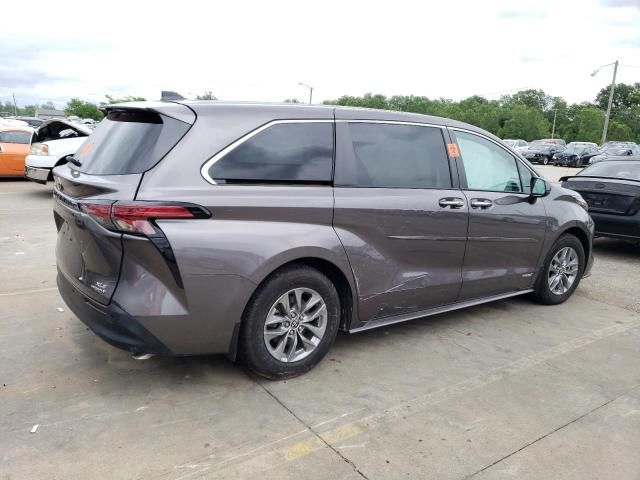 2021 Toyota Sienna XLE