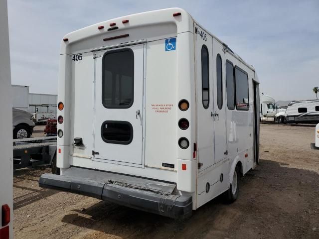 2014 Ford Econoline E350 Super Duty Cutaway Van