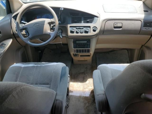 2003 Toyota Sienna CE