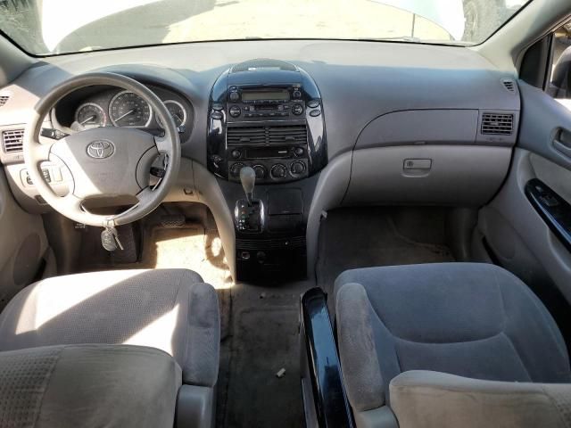 2004 Toyota Sienna CE