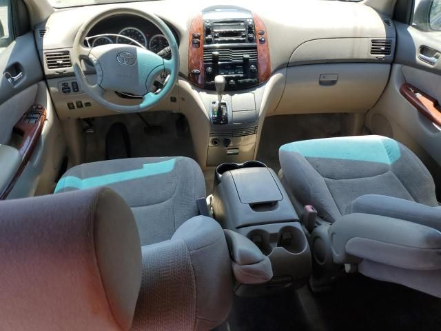 2004 Toyota Sienna XLE