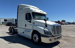 Compre camiones salvage a la venta ahora en subasta: 2018 Freightliner Cascadia 125