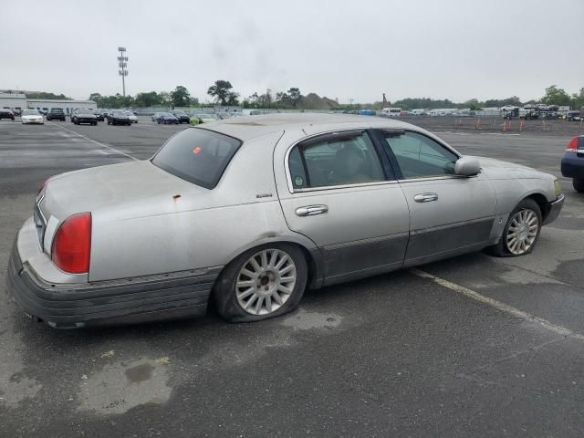 2003 Lincoln Town Car Signature