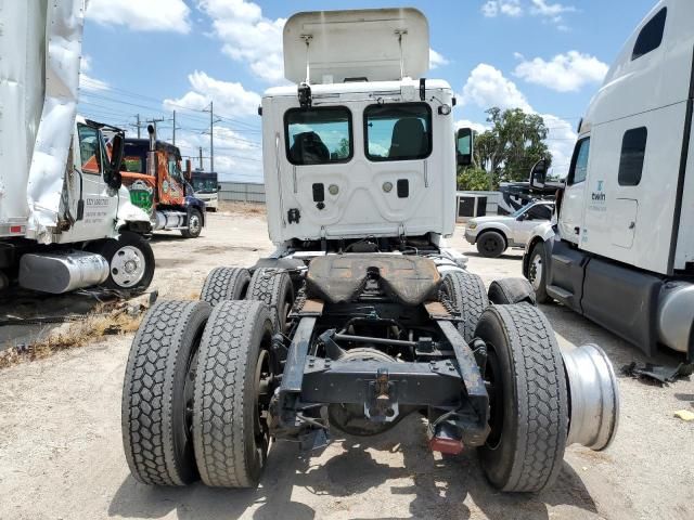 2012 Freightliner Cascadia 113