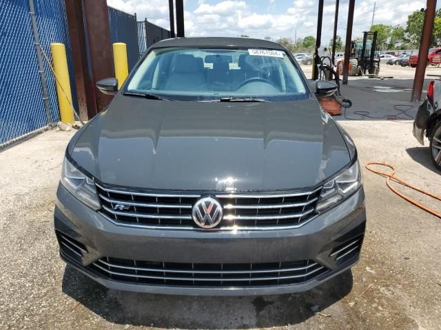 2017 Volkswagen Passat R-Line