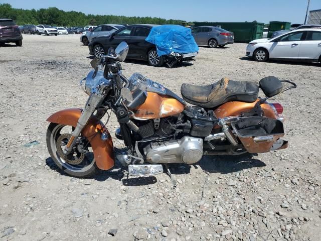 2014 Harley-Davidson FLD Switchback