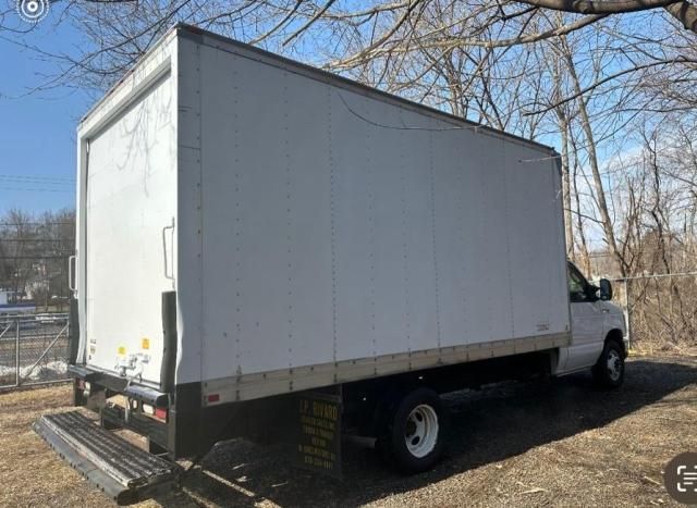 2016 Ford Econoline E450 Super Duty Cutaway Van