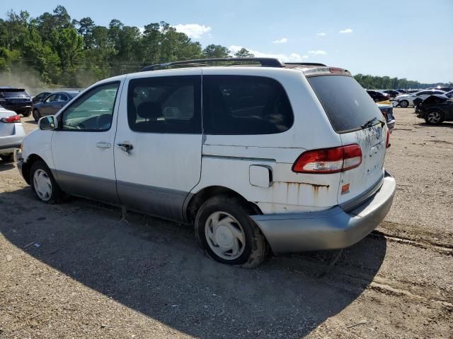 2003 Toyota Sienna LE