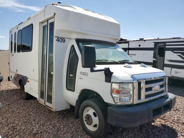 2014 Ford Econoline E350 Super Duty Cutaway Van