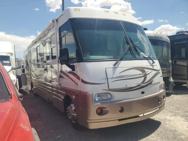 2000 Winnebago 2000 Freightliner Chassis X Line Motor Home