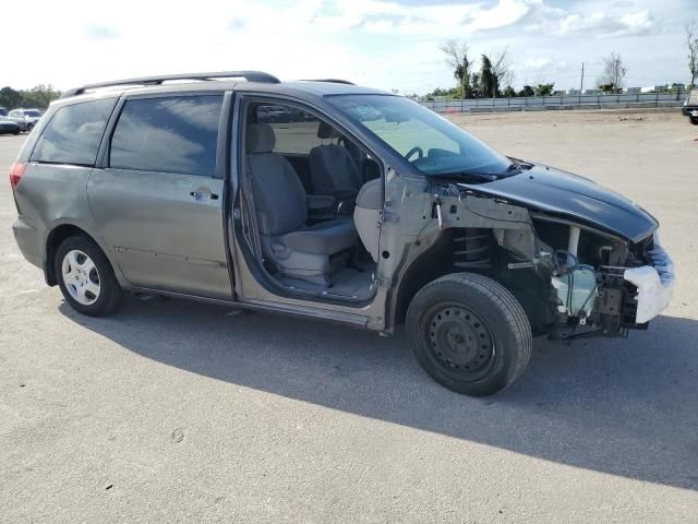 2004 Toyota Sienna CE