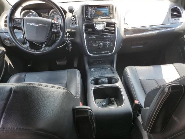 2014 Chrysler Town & Country S